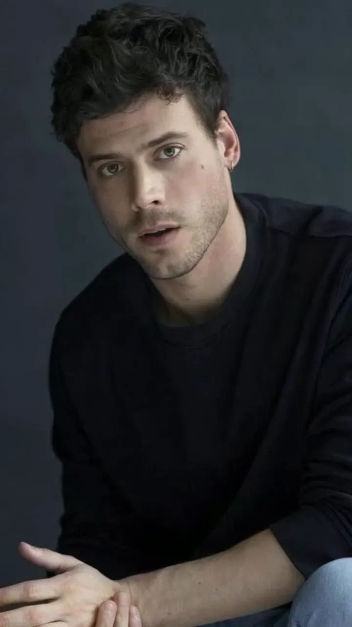 François Arnaud - Your Celebrity Blind Date