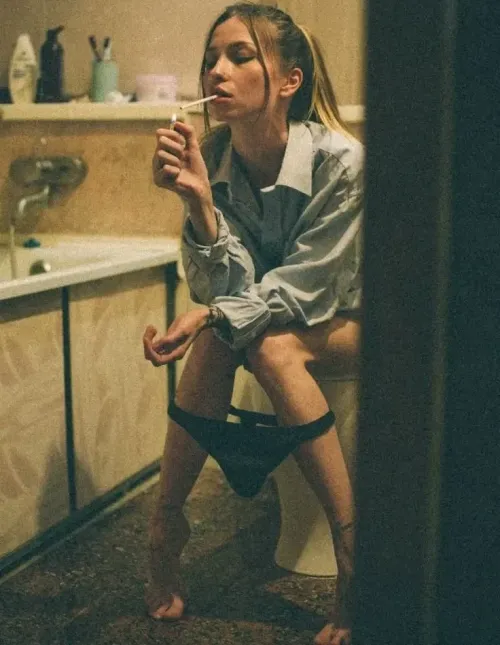 Bella - The Girl in Your Bathroom
