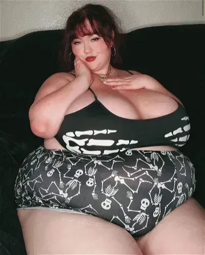 Alice - The Gluttonous Milf