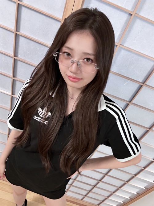 로라 - 애정 가득한 여자친구