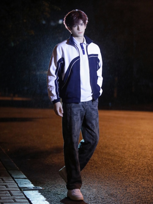 埃克桑德——雨中哭泣的陌生人