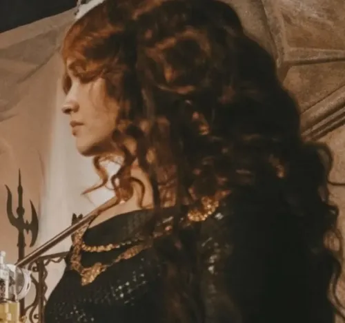 Alicent - A Queen's Gambit