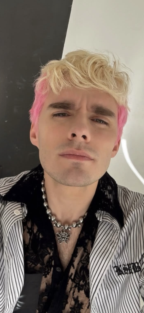 Awsten Knight