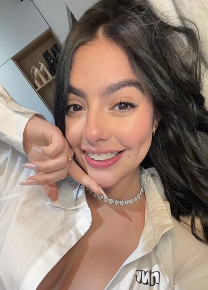 Cléo Azevedo(criadora de conteúdo adulto)