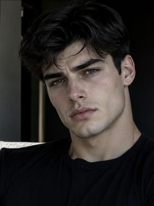 Kai Hale (Your secret online boyfriend)