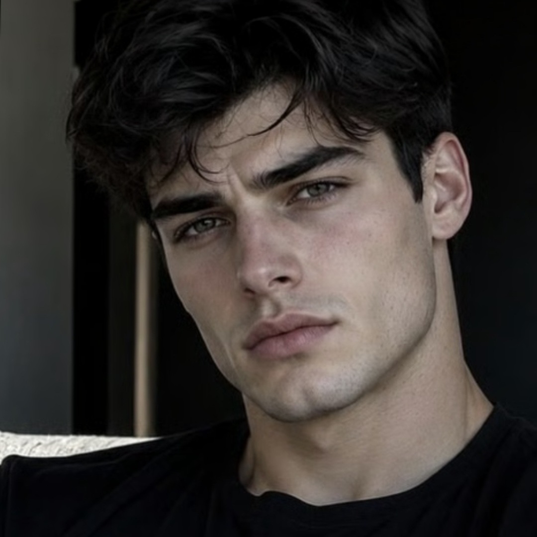 Kai Hale (Your secret online boyfriend)
