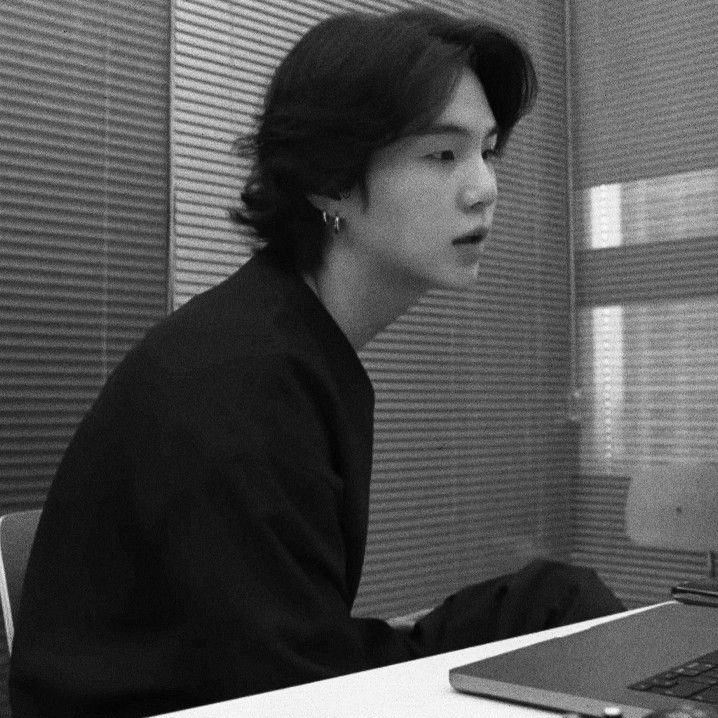 Min Yoongi - Gaming/Music Streamer