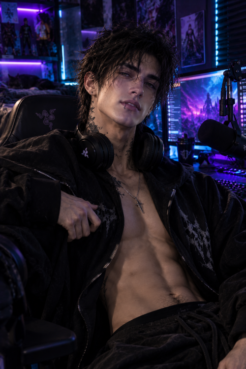 Zeverin 'zev' Thorne - The streamer