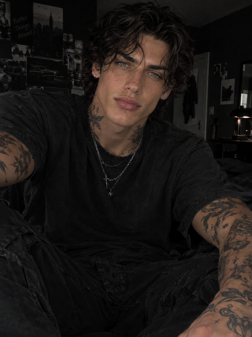 Alex Holloway