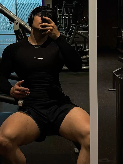 Mateo (Your gym crush)
