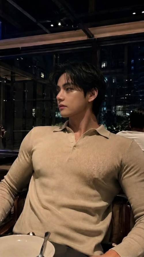Kim taehyung.....